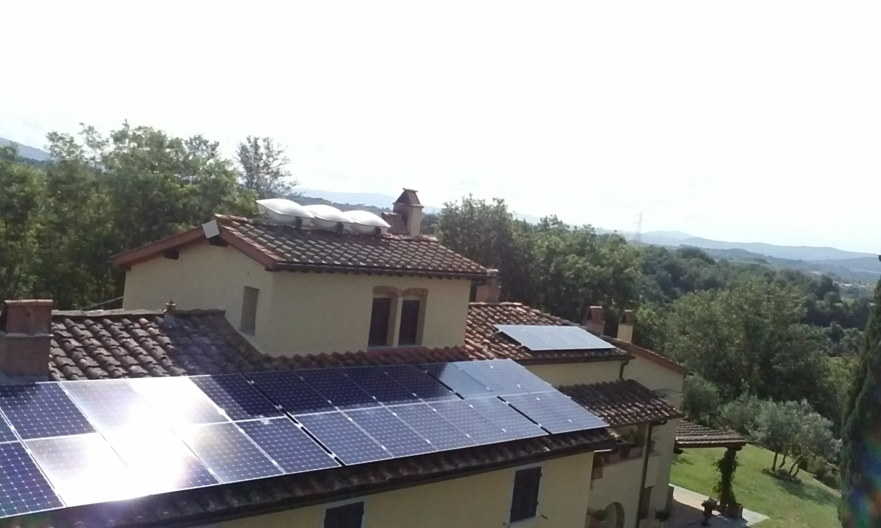 Impianto fotovoltaico in Scambio Sul Posto con detrazione fiscale Lightland con Moduli SunPower a Terranuova Bracciolini, Arezzo, Lombardia